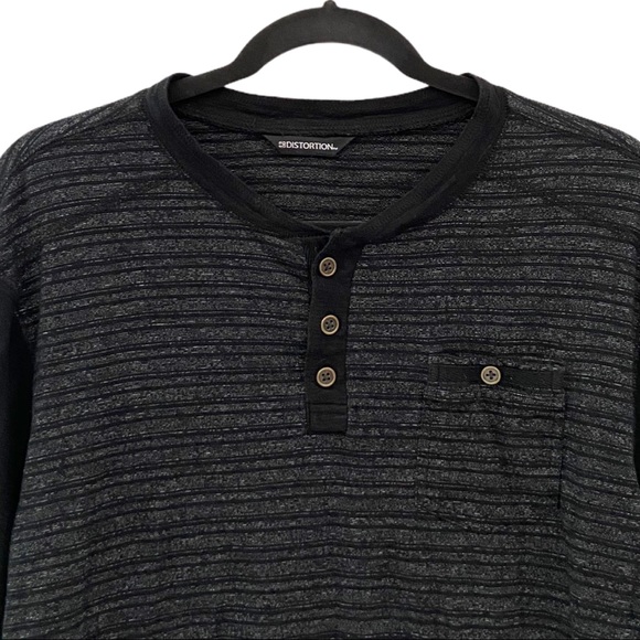 🌻3/$18 or 5/$25🌻Distortion Long Sleeve Tee - Picture 2 of 8